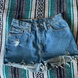 Vintage SLIM FIT 512 Levi’s high waisted shorts